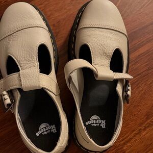 NWOT, no box, Mary jane in vintage taupe, adjustable side buckle, size 8